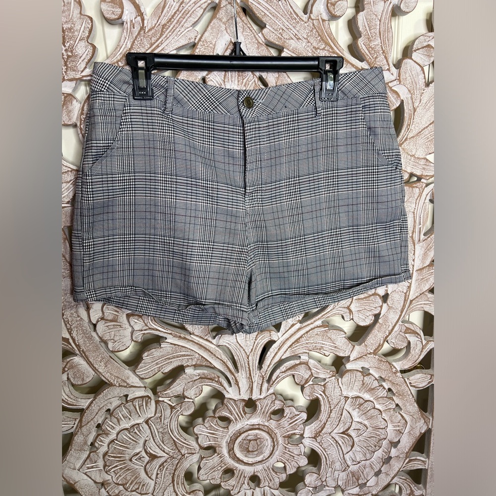 EUC Umgee Plaid Houndstooth Shorts w Belt Loops Sz L